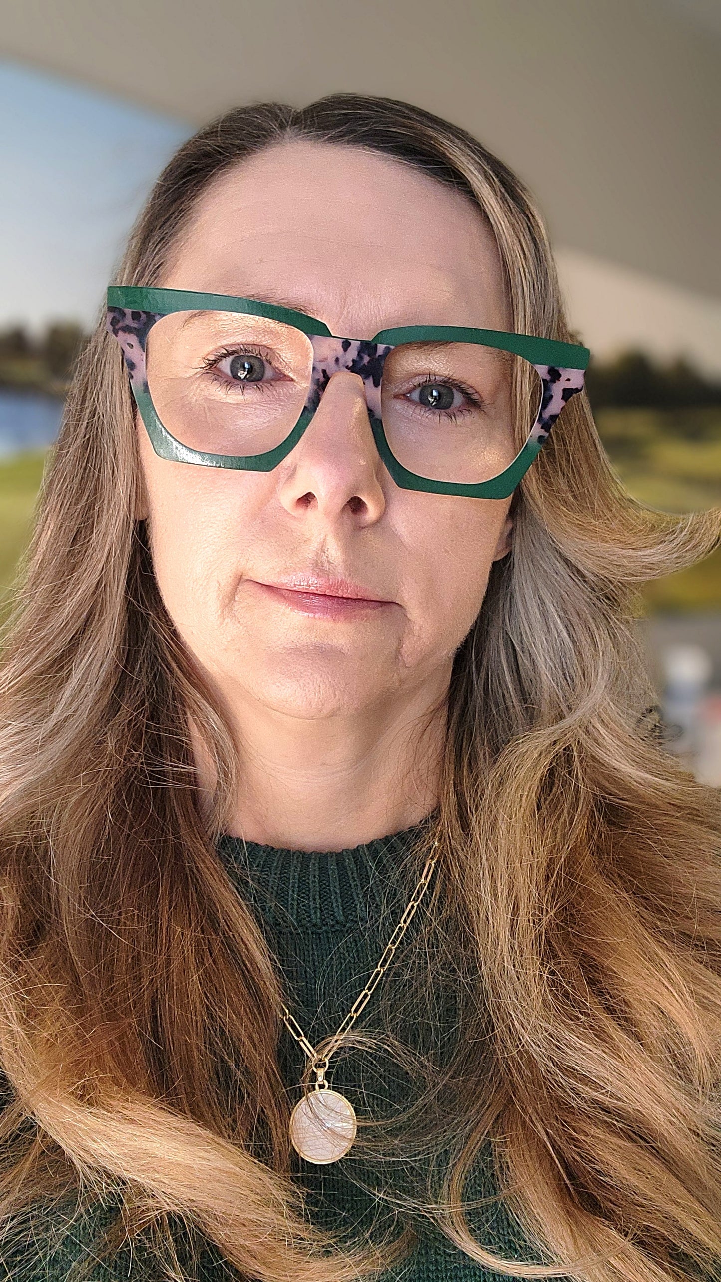 RTS Murphy Case Ivory Tort Banner on Solid Green